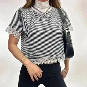Lace hem baby tee